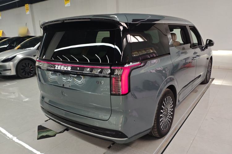 Used Zeekr 009 2024 Six-Seat Executive Version 4WD 108 kWh Exterior 5