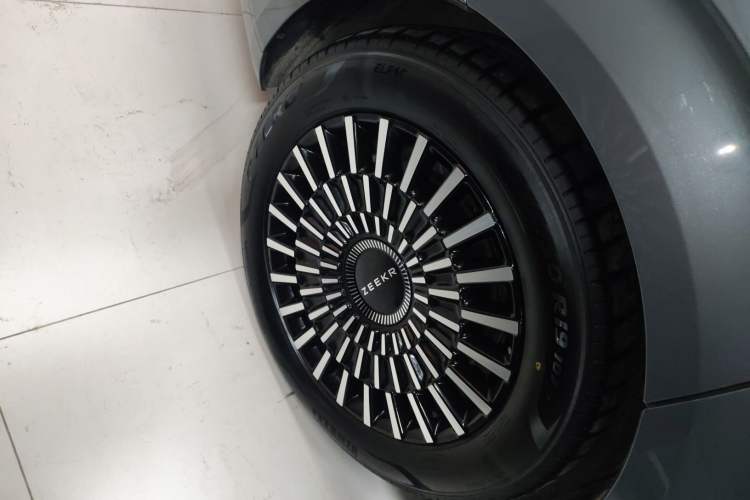 Used Zeekr 009 2024 Six-Seat Executive Version 4WD 108 kWh Exterior 5