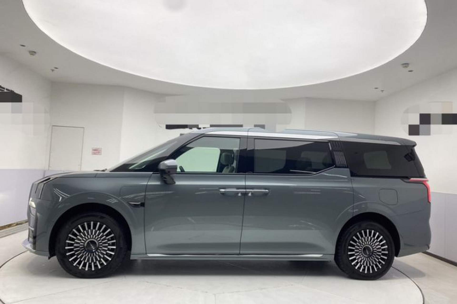 Used Zeekr 009 2024 7-Seater Walk-Through Version Four-Wheel Drive 108 kWh Exterior 5