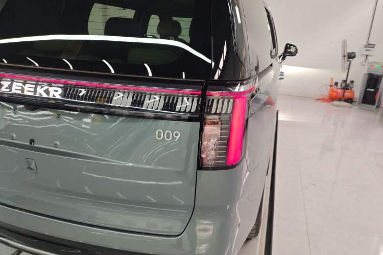 Used Zeekr 009 2024 Six-Seat Executive Version 4WD 108 kWh Exterior 6