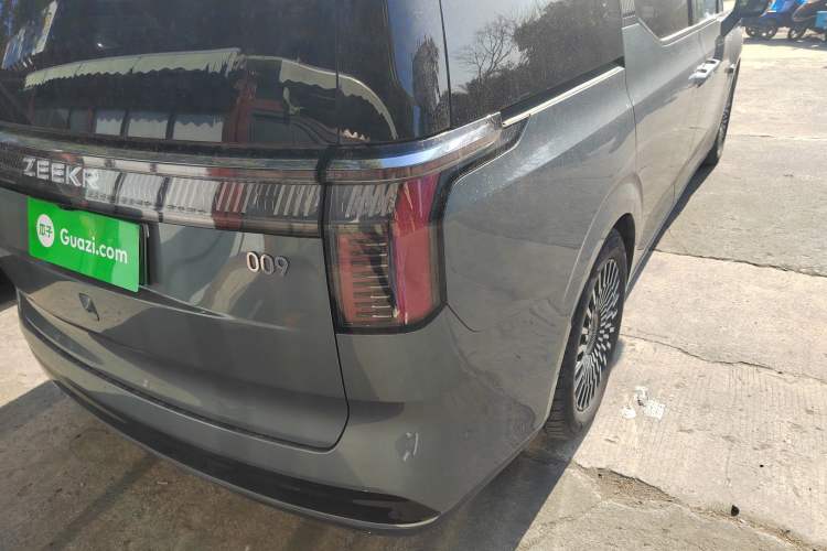 Used Zeekr 009 2024 7-Seater Aisle Version 108 kWh Exterior 6