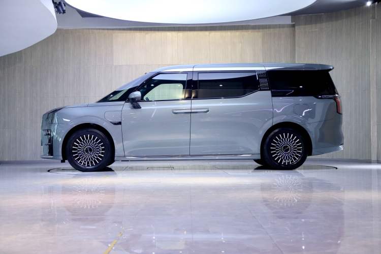Used Zeekr 009 2024 Six-Seat Executive Version 4WD 140 kWh Exterior 8