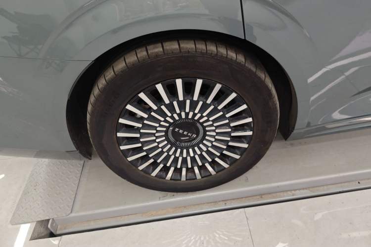 Used Zeekr 009 2024 Six-Seat Executive Version 4WD 108 kWh Exterior 8