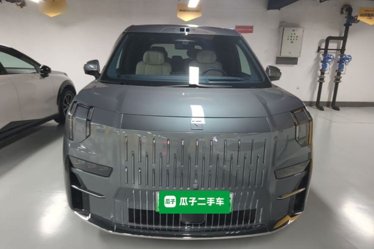 Used Zeekr 009 2024 7-Seater Aisle Version 108 kWh Front