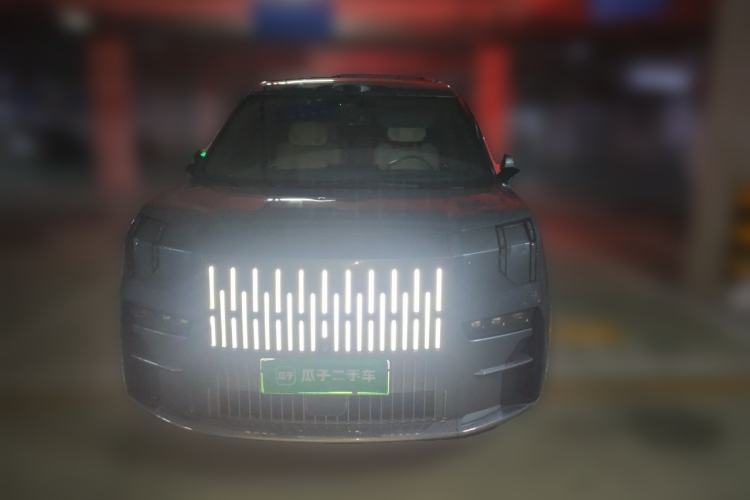 Used Zeekr 009 2024 7-Seater Aisle Version 108 kWh Front