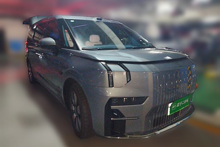 Used Zeekr 009 2024 7-Seater Aisle Version 108 kWh Front Right 45 Deg