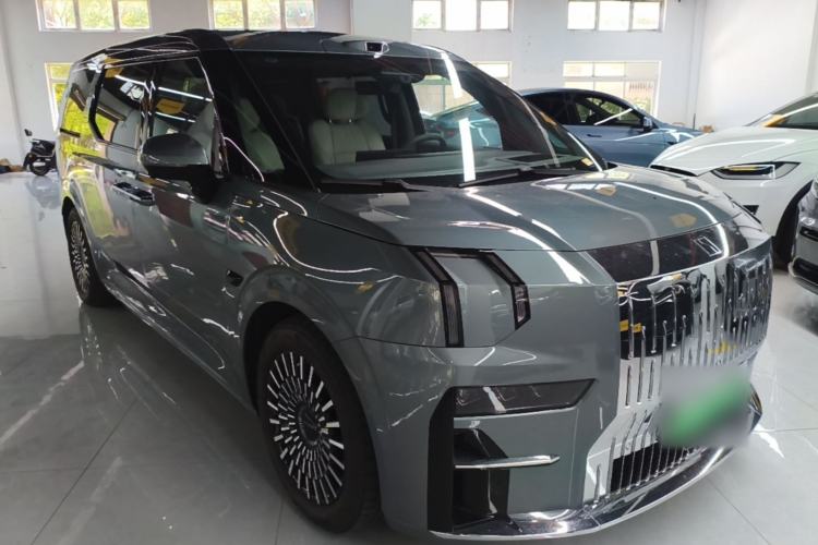 Used Zeekr 009 2024 7-Seater Walk-Through Version Four-Wheel Drive 108 kWh Front Right 45 Deg