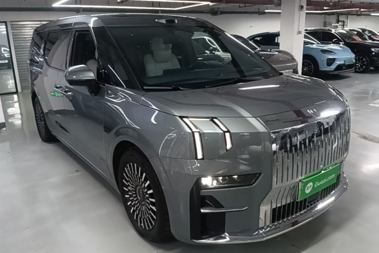 Used Zeekr 009 2024 Six-Seat Executive Version 4WD 108 kWh Front Right 45 Deg