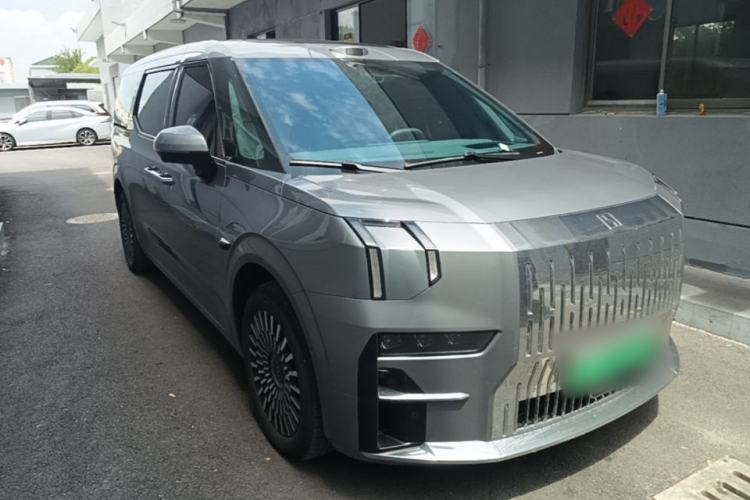 Used Zeekr 009 2024 7-Seater Aisle Version 108 kWh Front Right 45 Deg