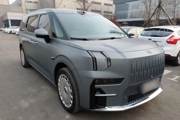 Used Zeekr 009 2024 7-Seater Walk-Through Version Four-Wheel Drive 108 kWh Front Right 45 Deg