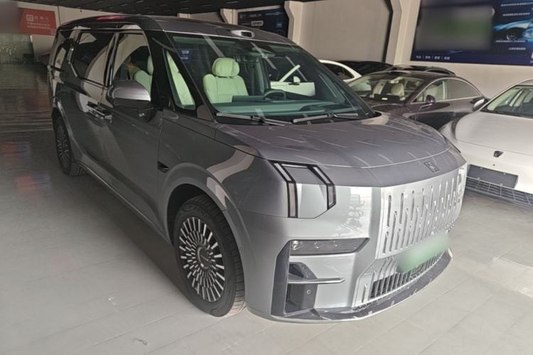Used Zeekr 009 2024 Six-Seat Executive Version 4WD 108 kWh Front Right 45 Deg