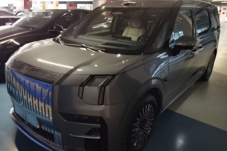 Zeekr 009 2024 Six-Seat Executive Version 4WD 108 kWh