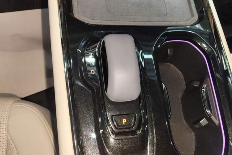 Used Zeekr 009 2024 Six-Seat Executive Version 4WD 108 kWh Gear Lever