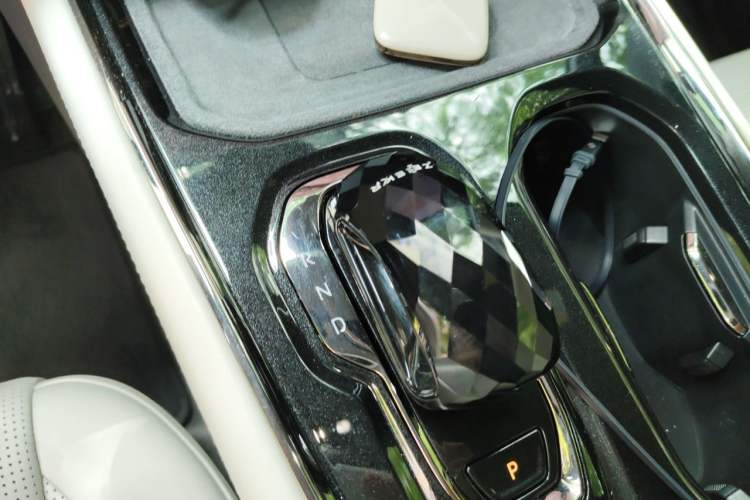 Used Zeekr 009 2024 7-Seater Walk-Through Version Four-Wheel Drive 108 kWh Gear Lever