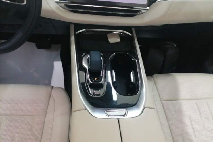 Used Zeekr 009 2024 Six-Seat Executive Version 4WD 108 kWh Gear Lever