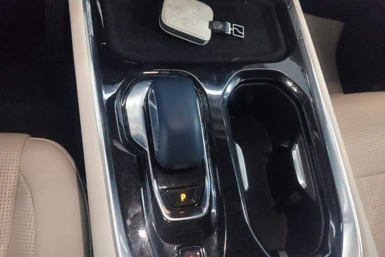 Used Zeekr 009 2024 Six-Seat Executive Version 4WD 108 kWh Gear Lever