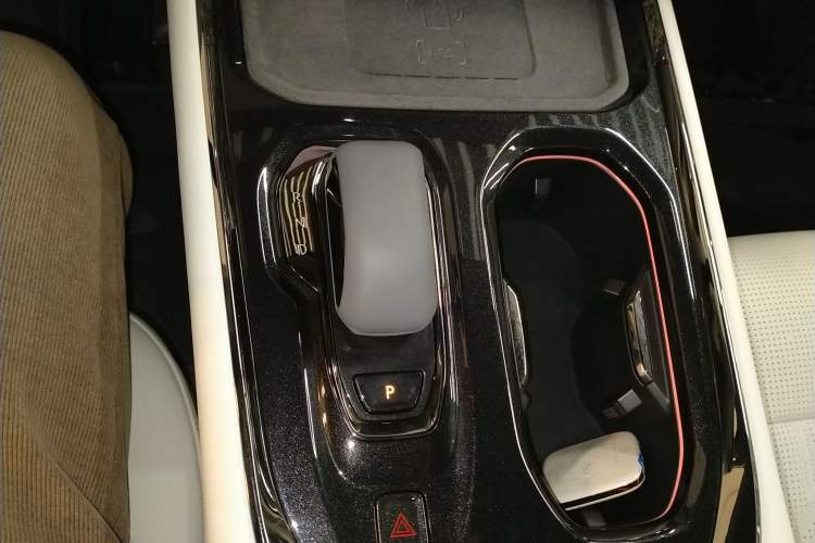 Used Zeekr 009 2024 Six-Seat Executive Version 4WD 108 kWh Gear Lever