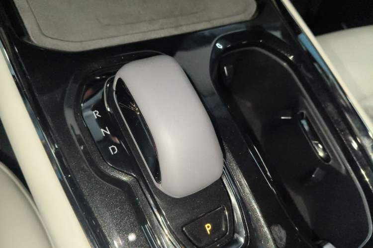 Used Zeekr 009 2024 Six-Seat Executive Version 4WD 108 kWh Gear Lever