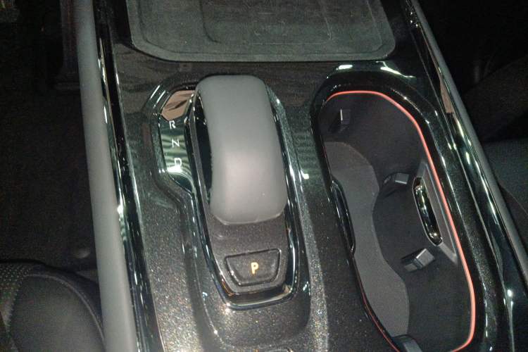 Used Zeekr 009 2024 Six-Seat Executive Version 4WD 108 kWh Gear Lever