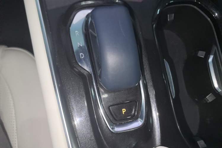 Used Zeekr 009 2024 Six-Seat Executive Version 4WD 140 kWh Gear Lever
