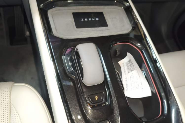 Used Zeekr 009 2024 7-Seater Walk-Through Version Four-Wheel Drive 108 kWh Gear Lever