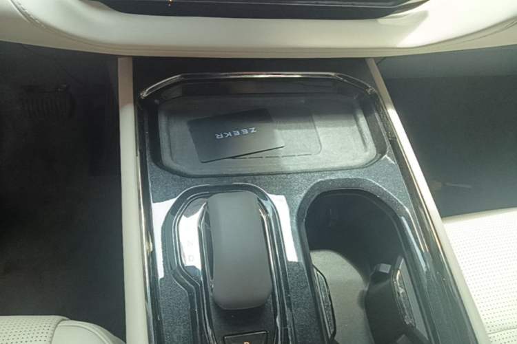 Used Zeekr 009 2024 7-Seater Aisle Version 108 kWh Gear Lever