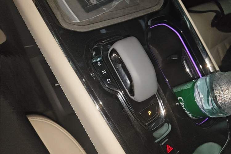 Used Zeekr 009 2024 Six-Seat Executive Version 4WD 108 kWh Gear Lever