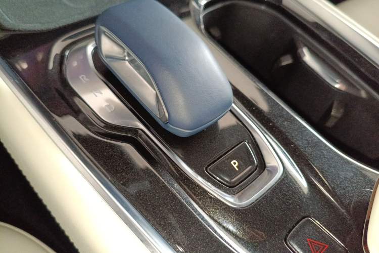 Used Zeekr 009 2024 Six-Seat Executive Version 4WD 108 kWh Gear Lever