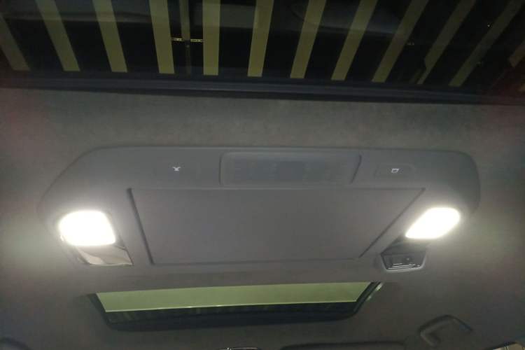 Used Zeekr 009 2024 7-Seater Walk-Through Version Four-Wheel Drive 108 kWh Headliner