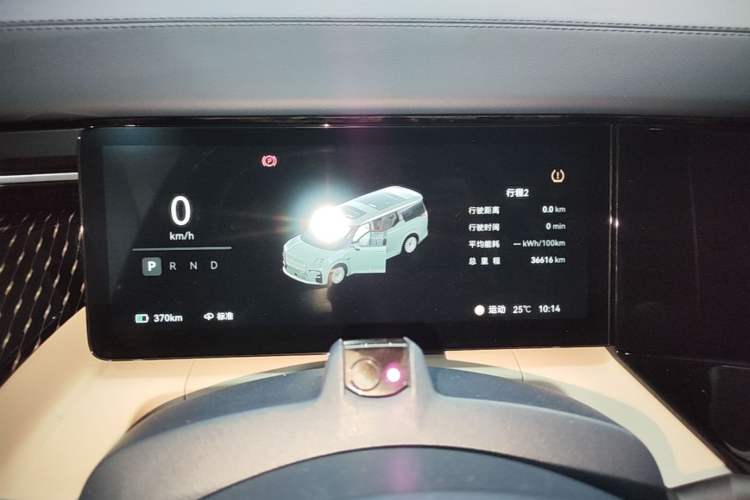 Used Zeekr 009 2024 7-Seater Walk-Through Version Four-Wheel Drive 108 kWh Instrument Cluster