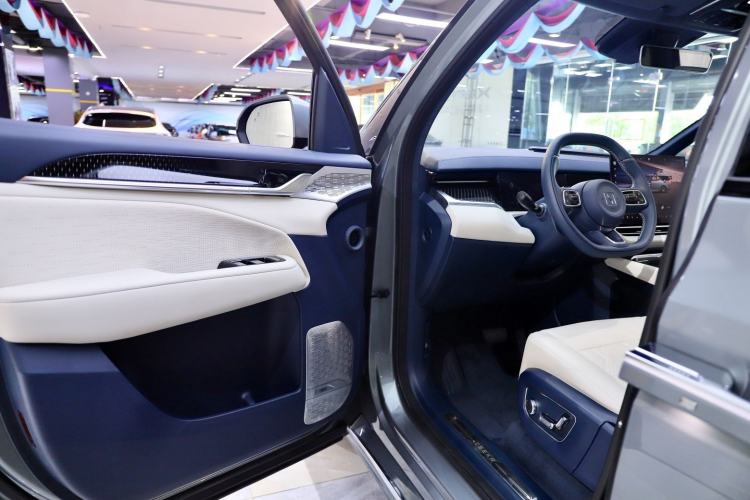 Used Zeekr 009 2024 Six-Seat Executive Version 4WD 140 kWh Interior 1