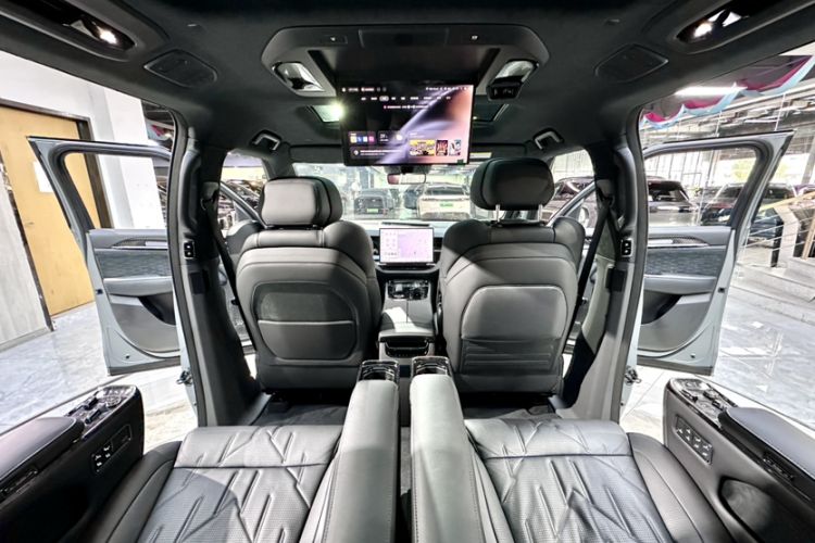 Used Zeekr 009 2024 Six-Seat Executive Version 4WD 108 kWh Interior 10