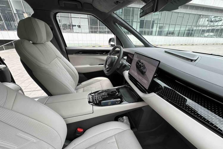 Used Zeekr 009 2024 Six-Seat Executive Version 4WD 108 kWh Interior 12