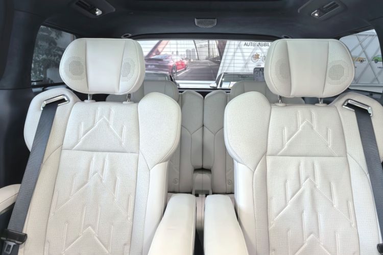 Used Zeekr 009 2024 Six-Seat Executive Version 4WD 108 kWh Interior 12