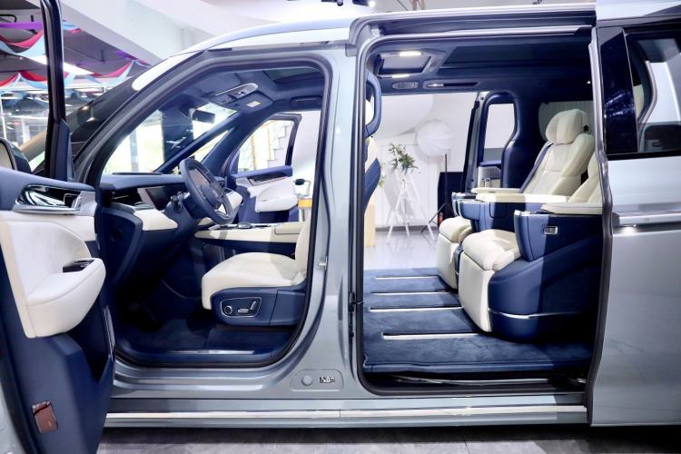 Used Zeekr 009 2024 Six-Seat Executive Version 4WD 140 kWh Interior 13