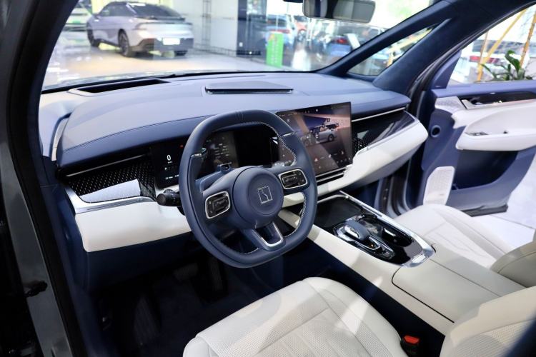 Used Zeekr 009 2024 Six-Seat Executive Version 4WD 140 kWh Interior 2