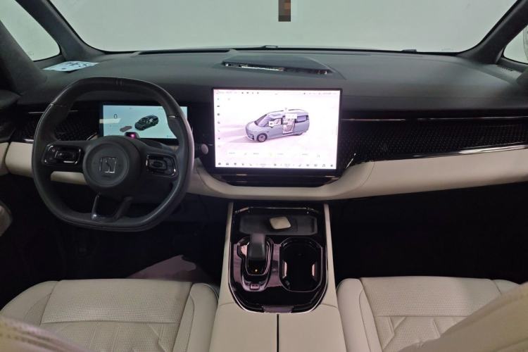 Used Zeekr 009 2024 Six-Seat Executive Version 4WD 108 kWh Interior 2