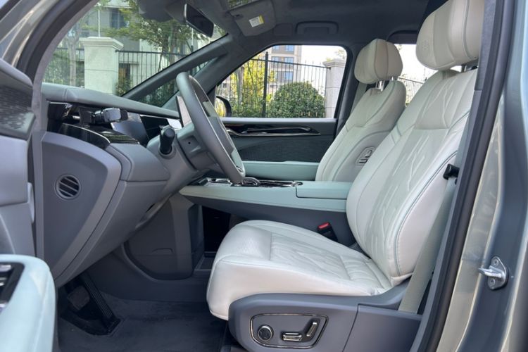 Used Zeekr 009 2024 7-Seater Walk-Through Version Four-Wheel Drive 108 kWh Interior 2