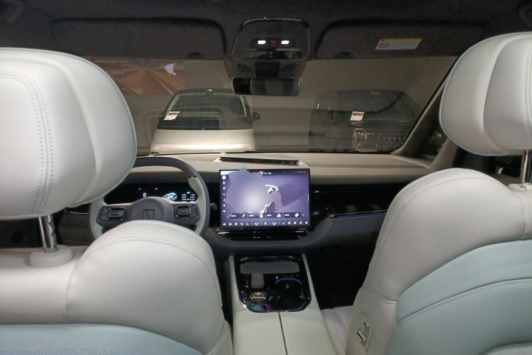 Used Zeekr 009 2024 7-Seater Walk-Through Version Four-Wheel Drive 108 kWh Interior 2