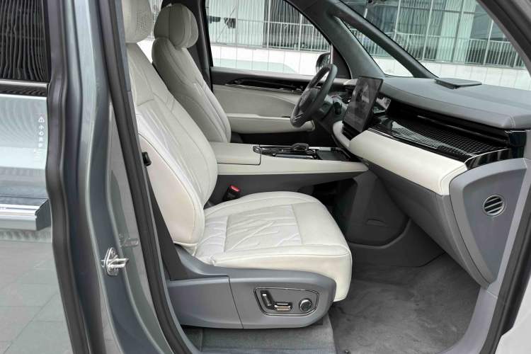 Used Zeekr 009 2024 Six-Seat Executive Version 4WD 108 kWh Interior 3