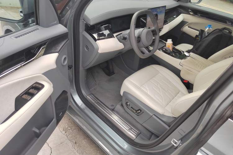 Used Zeekr 009 2024 7-Seater Aisle Version 108 kWh Interior 3