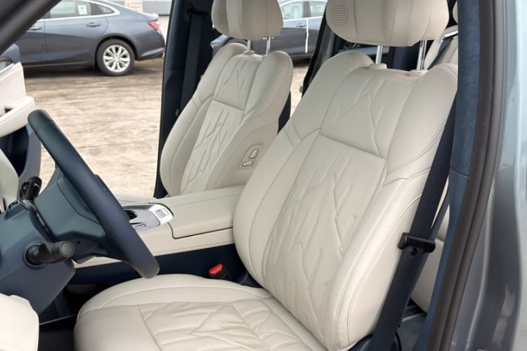 Used Zeekr 009 2024 Six-Seat Executive Version 4WD 140 kWh Interior 3