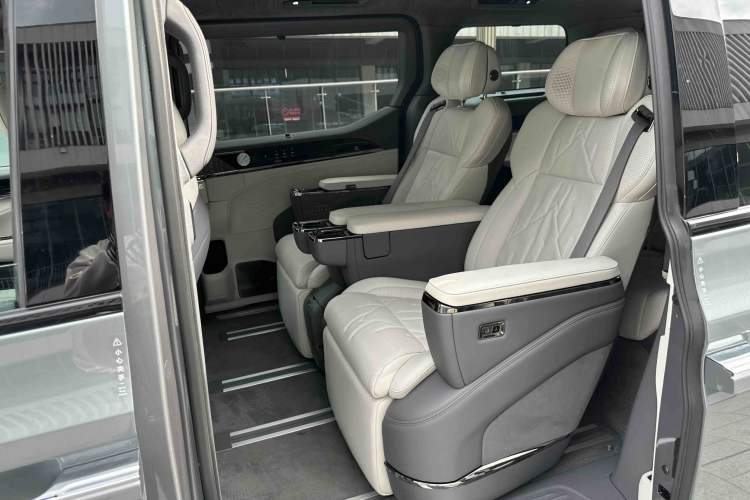 Used Zeekr 009 2024 Six-Seat Executive Version 4WD 108 kWh Interior 4
