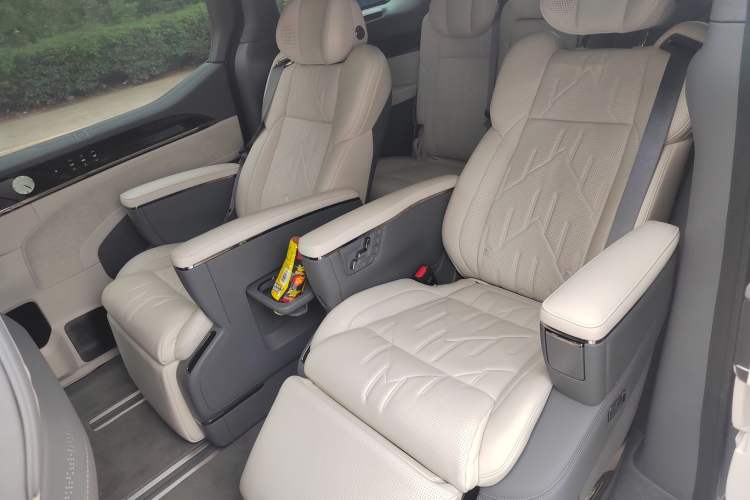 Used Zeekr 009 2024 7-Seater Aisle Version 108 kWh Interior 4