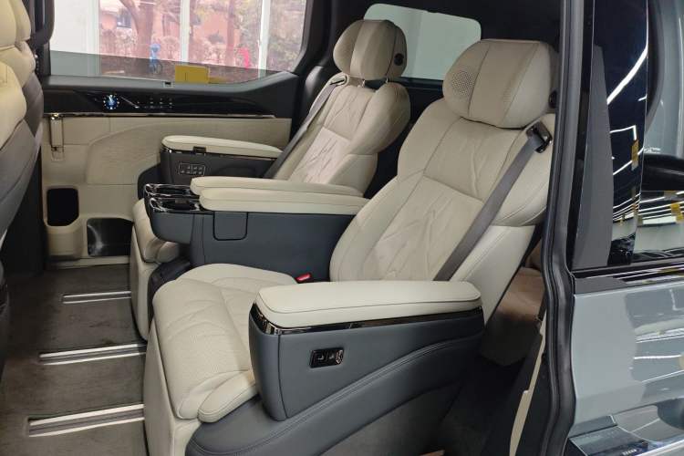 Used Zeekr 009 2024 Six-Seat Executive Version 4WD 108 kWh Interior 4