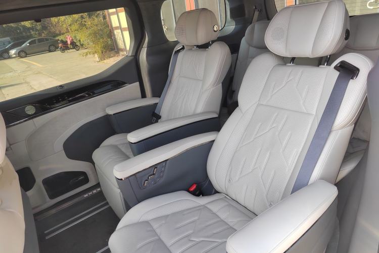 Used Zeekr 009 2024 7-Seater Aisle Version 108 kWh Interior 4