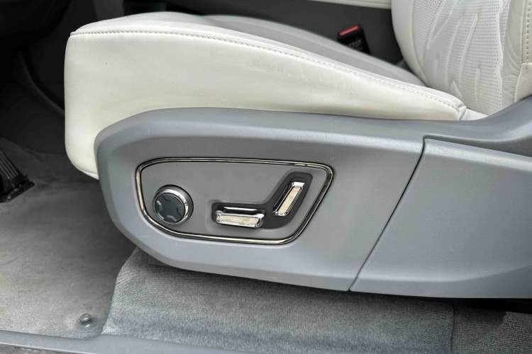 Used Zeekr 009 2024 Six-Seat Executive Version 4WD 108 kWh Interior 5