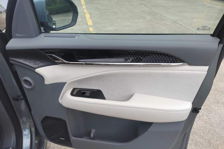 Used Zeekr 009 2024 7-Seater Aisle Version 108 kWh Interior 5