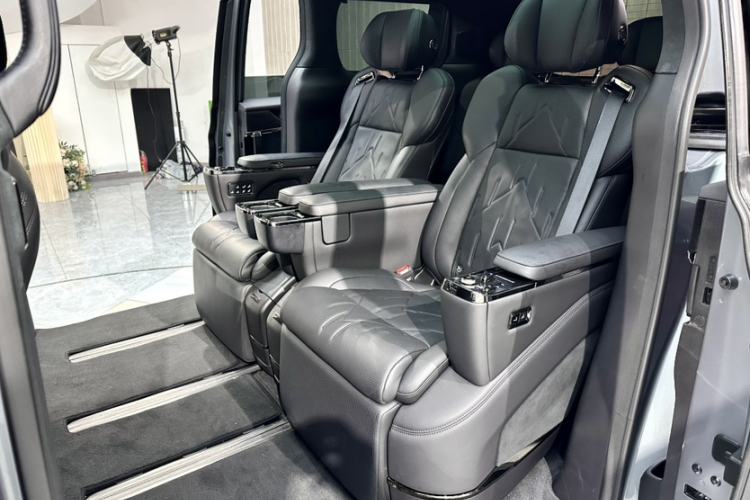 Used Zeekr 009 2024 Six-Seat Executive Version 4WD 108 kWh Interior 5