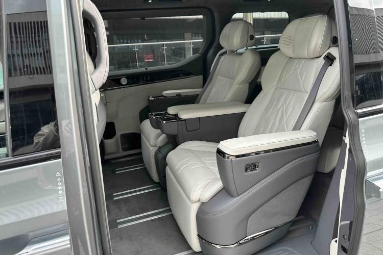 Used Zeekr 009 2024 Six-Seat Executive Version 4WD 108 kWh Interior 6